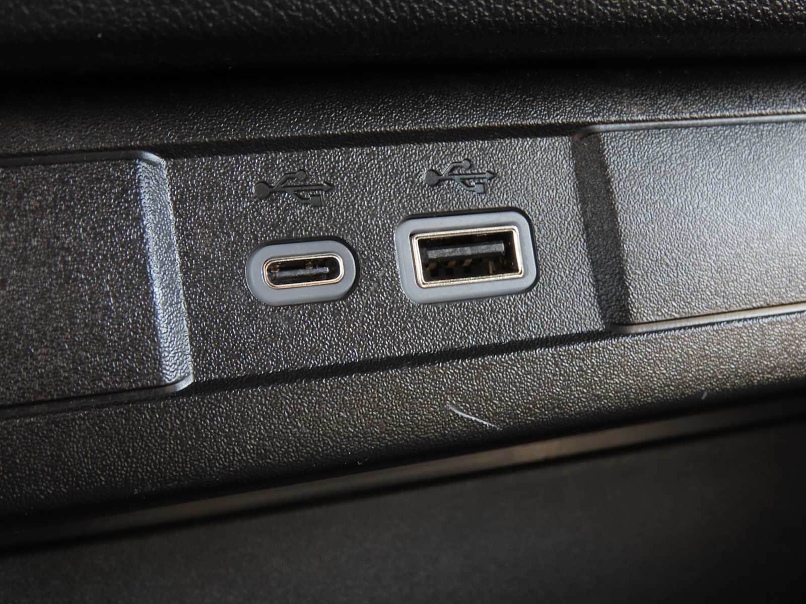 Thumbnail: 2024 Chevrolet Colorado - 30