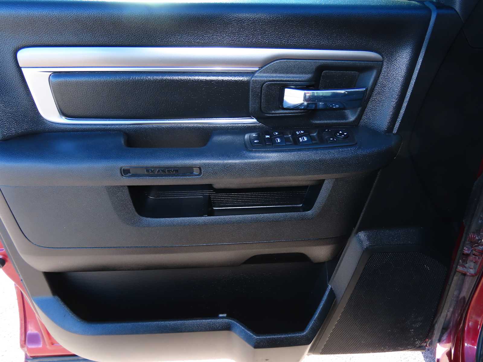 Thumbnail: 2021 RAM 1500 Classic - 16