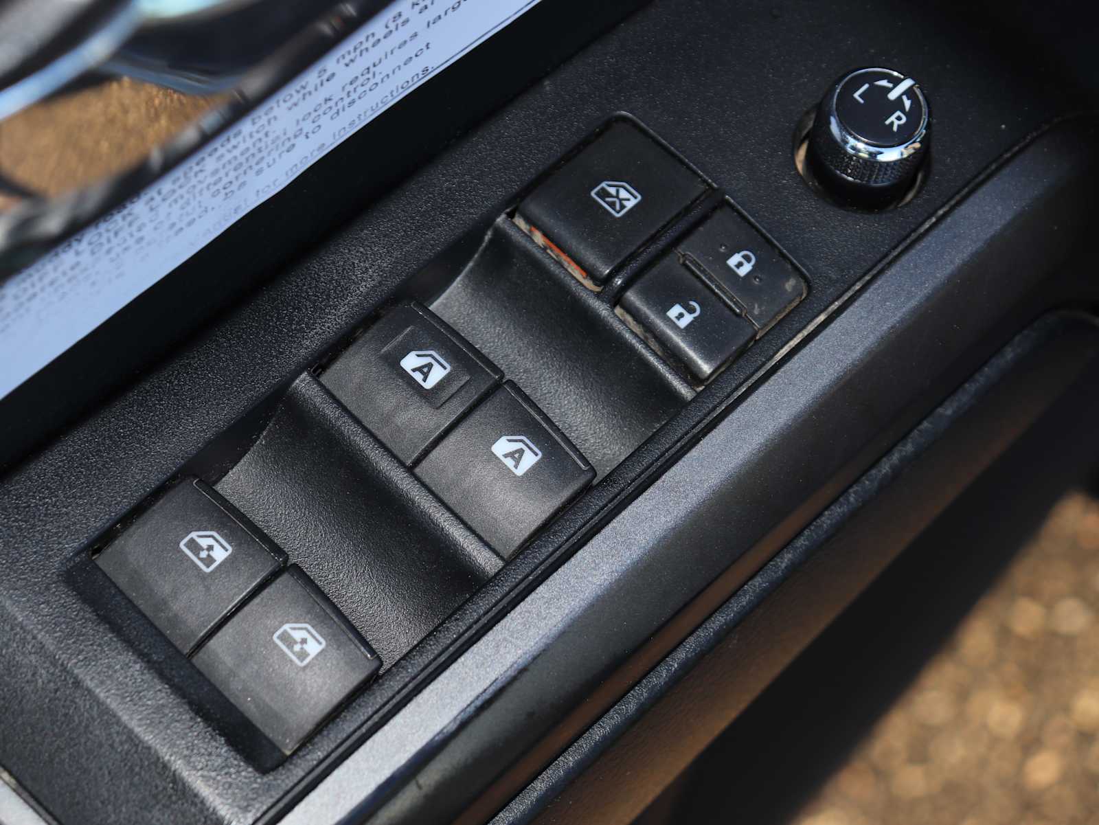 Thumbnail: 2016 Toyota Tacoma - 18