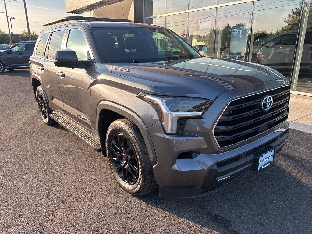 2024 Toyota Sequoia SR5 photo 3
