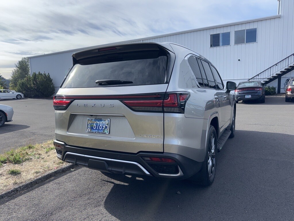 2023 Lexus LX 600 F SPORT photo 2