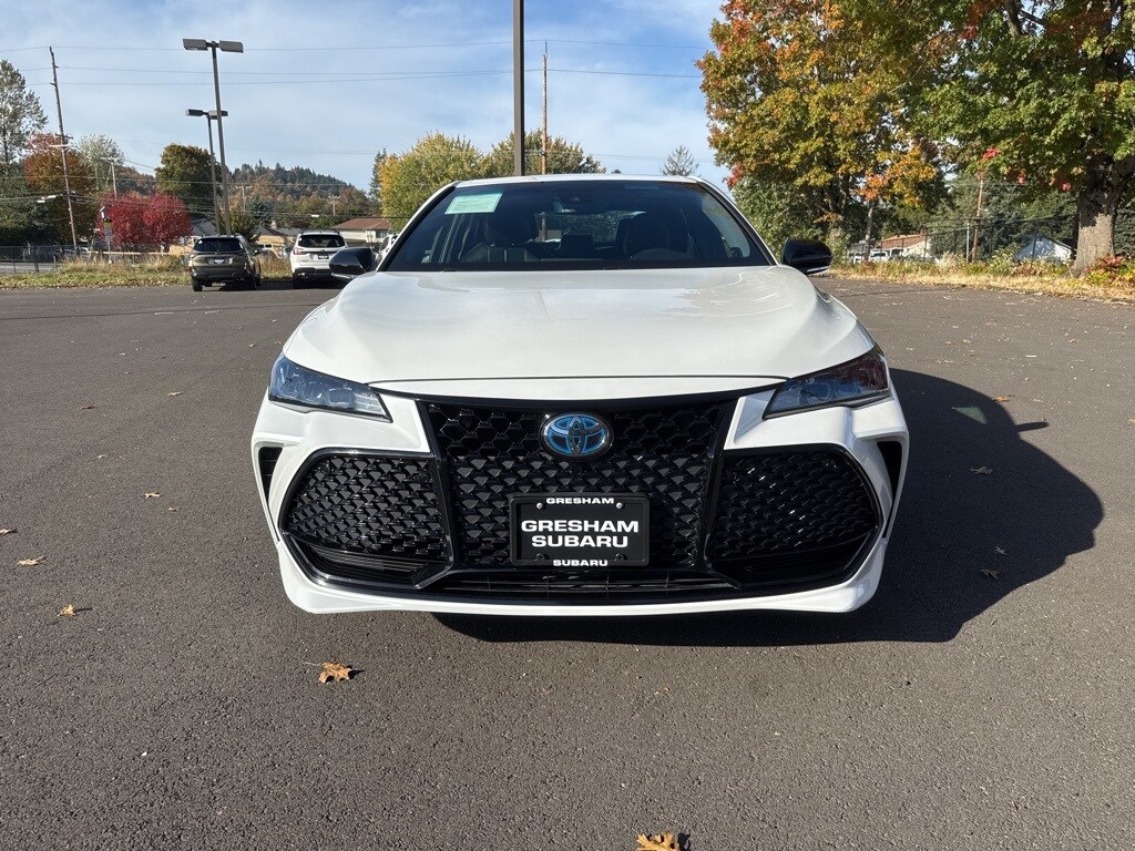2022 Toyota Avalon Hybrid XSE photo 2