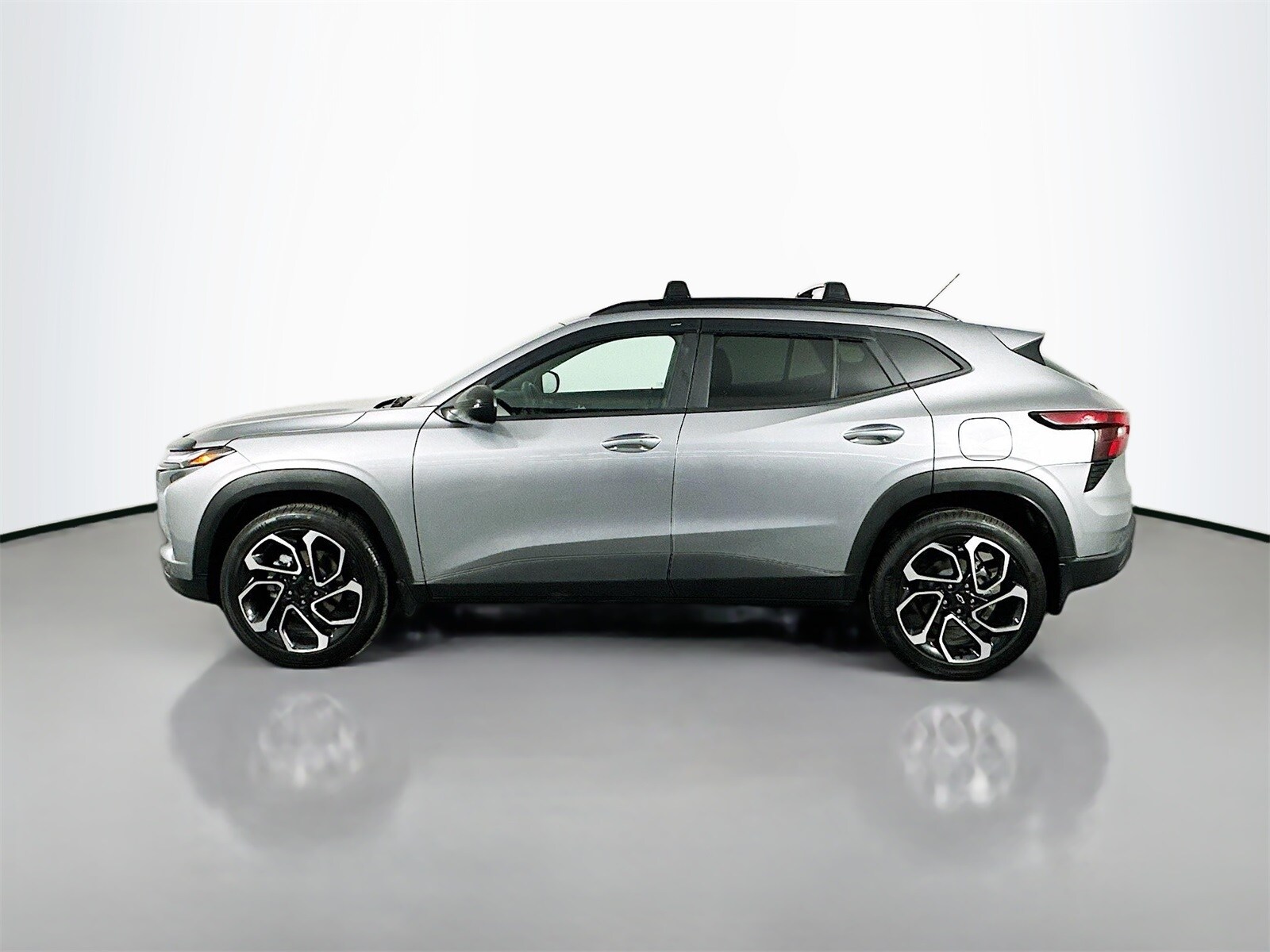 2025 Chevrolet Trax photo 2