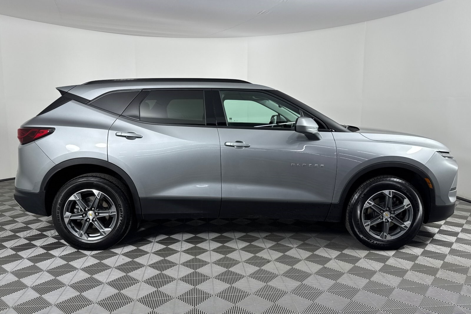 2024 Chevrolet Blazer 2LT photo 3