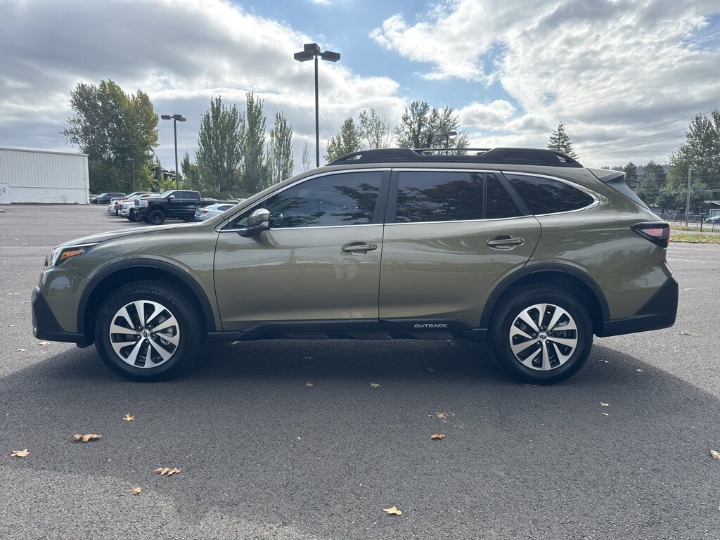 2022 Subaru Outback Premium photo 2