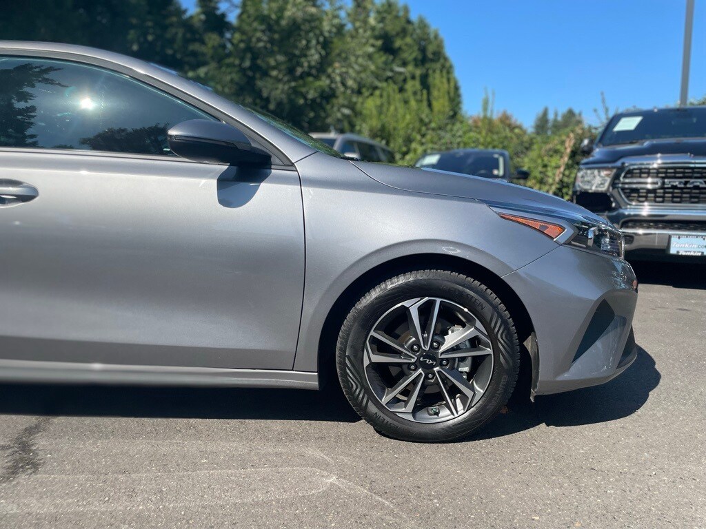 2024 Kia Forte LXS photo 2