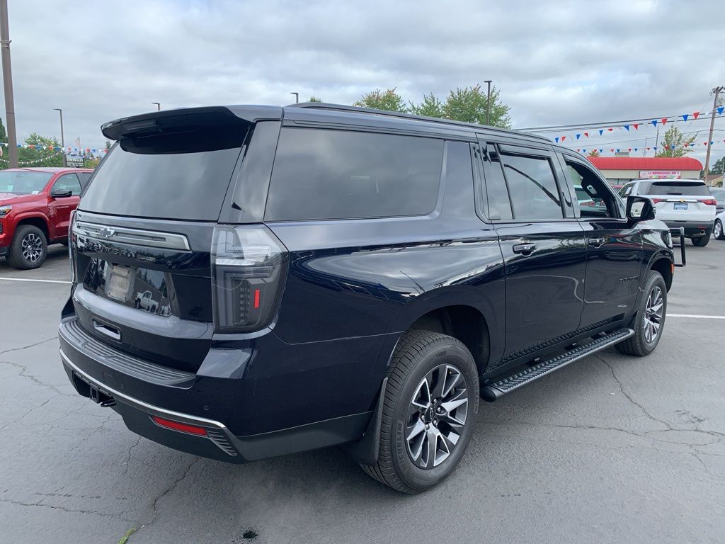 2022 Chevrolet Suburban Z71 photo 3