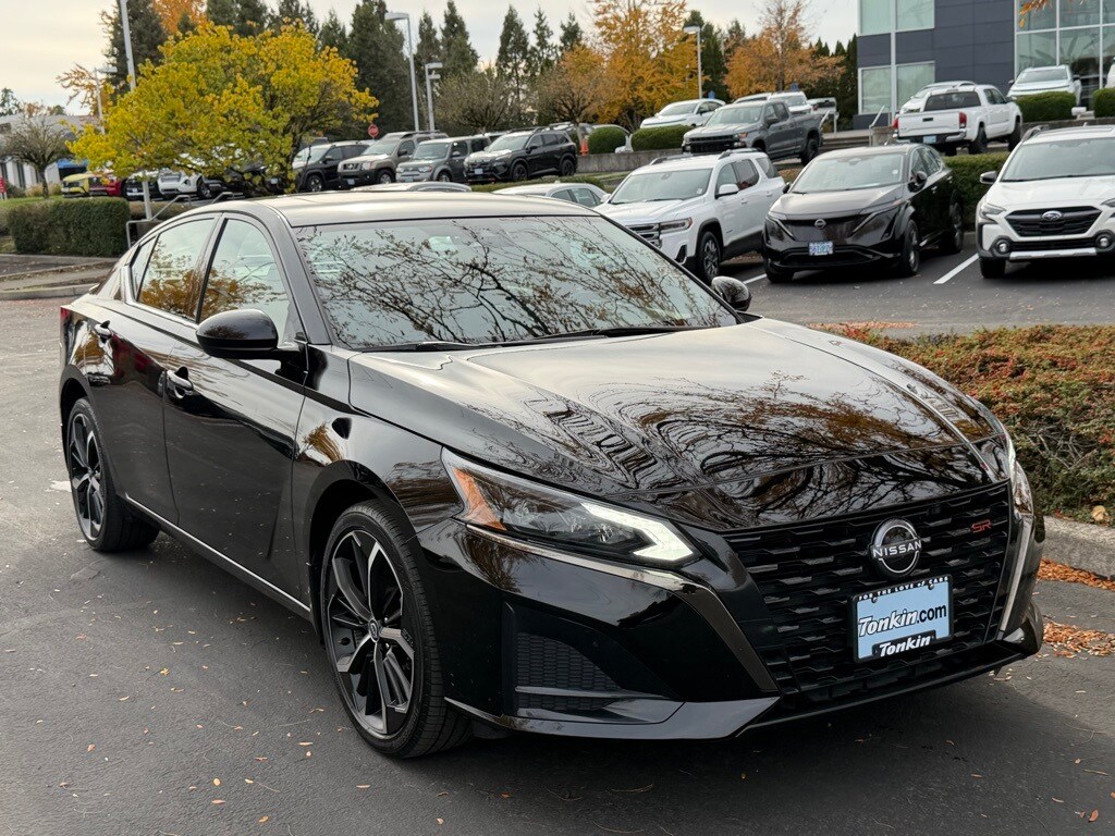 2023 Nissan Altima 2.5 SR photo 2