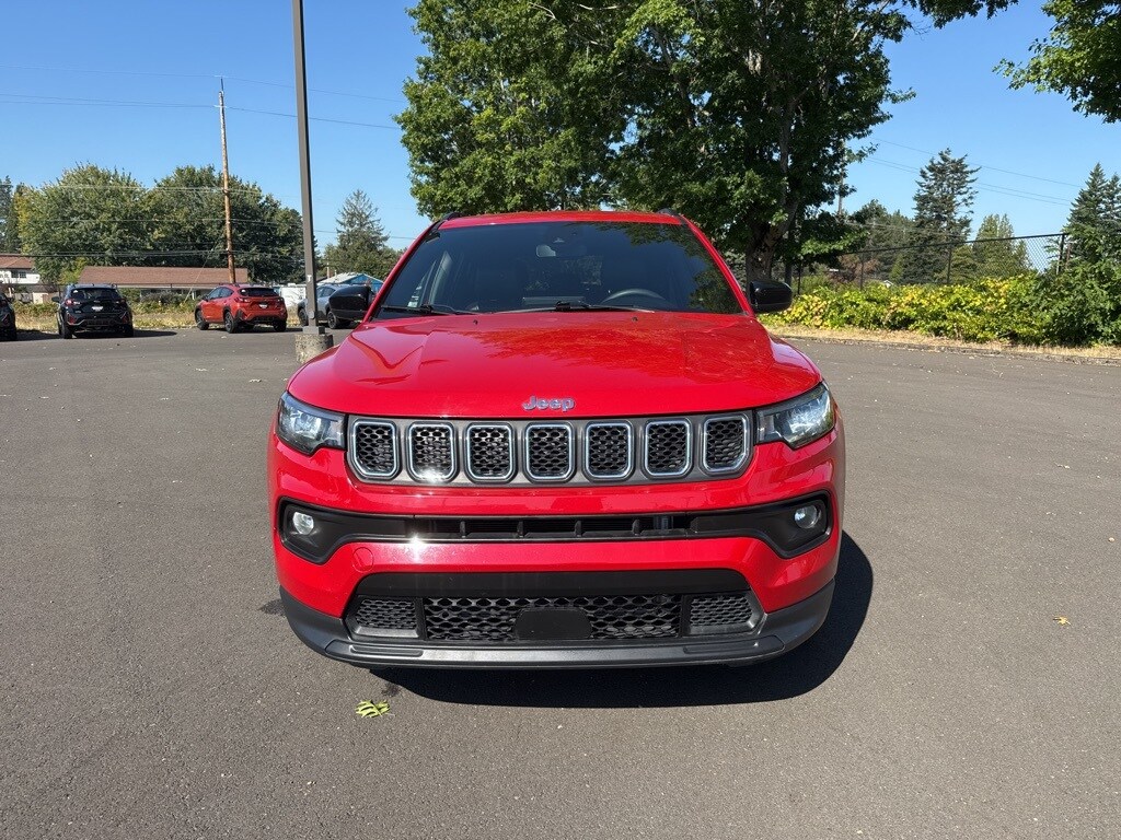 2024 Jeep Compass Latitude photo 2