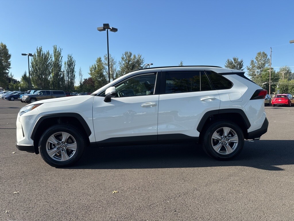 2023 Toyota RAV4 XLE photo 4