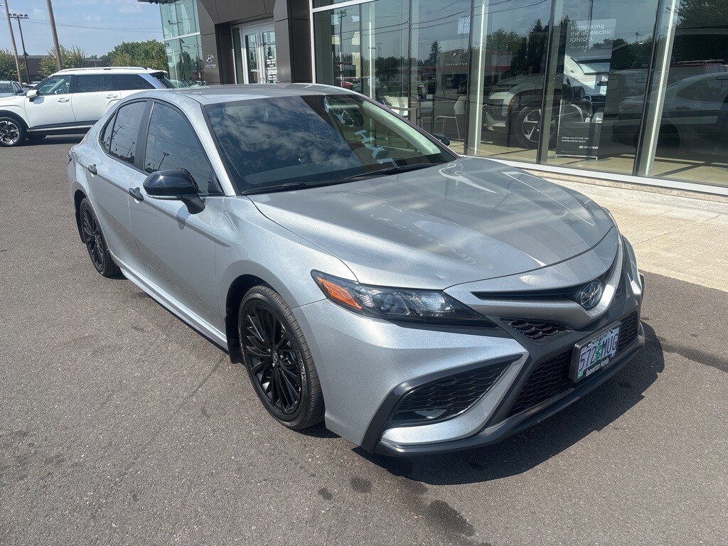 2022 Toyota Camry Hybrid SE photo 4