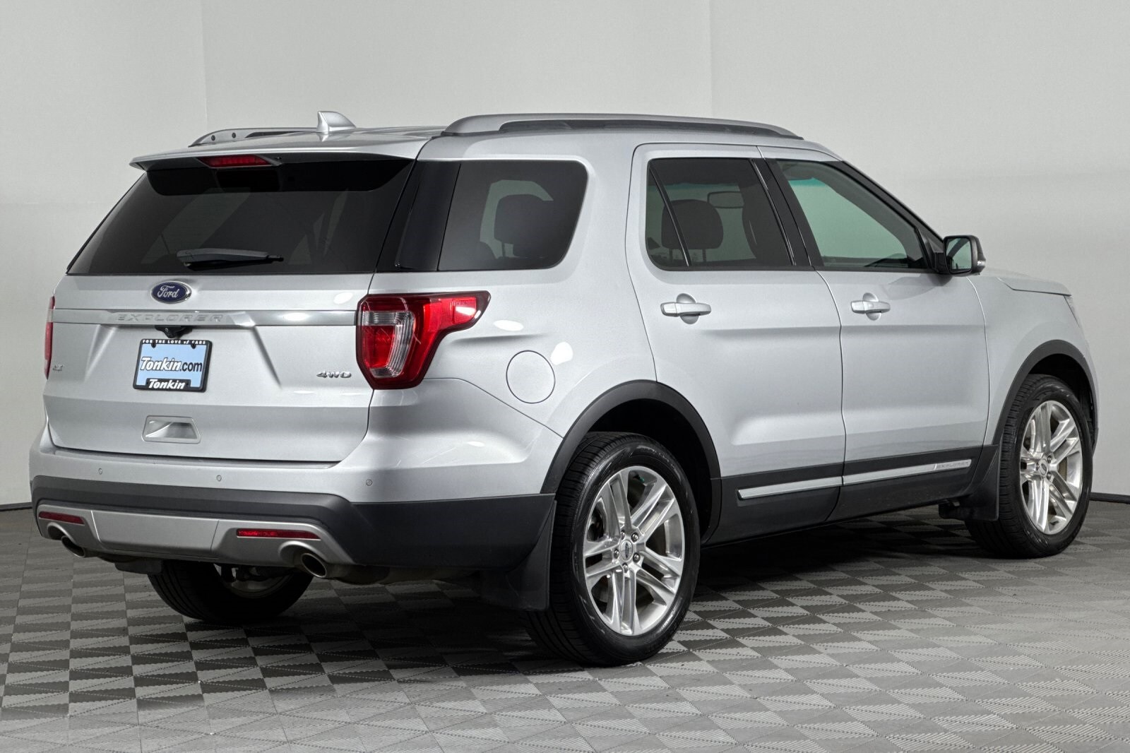 2017 Ford Explorer XLT photo 4