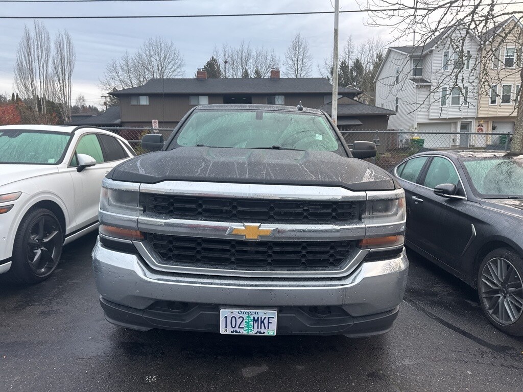 2019 Chevrolet Silverado 1500 LT photo 2