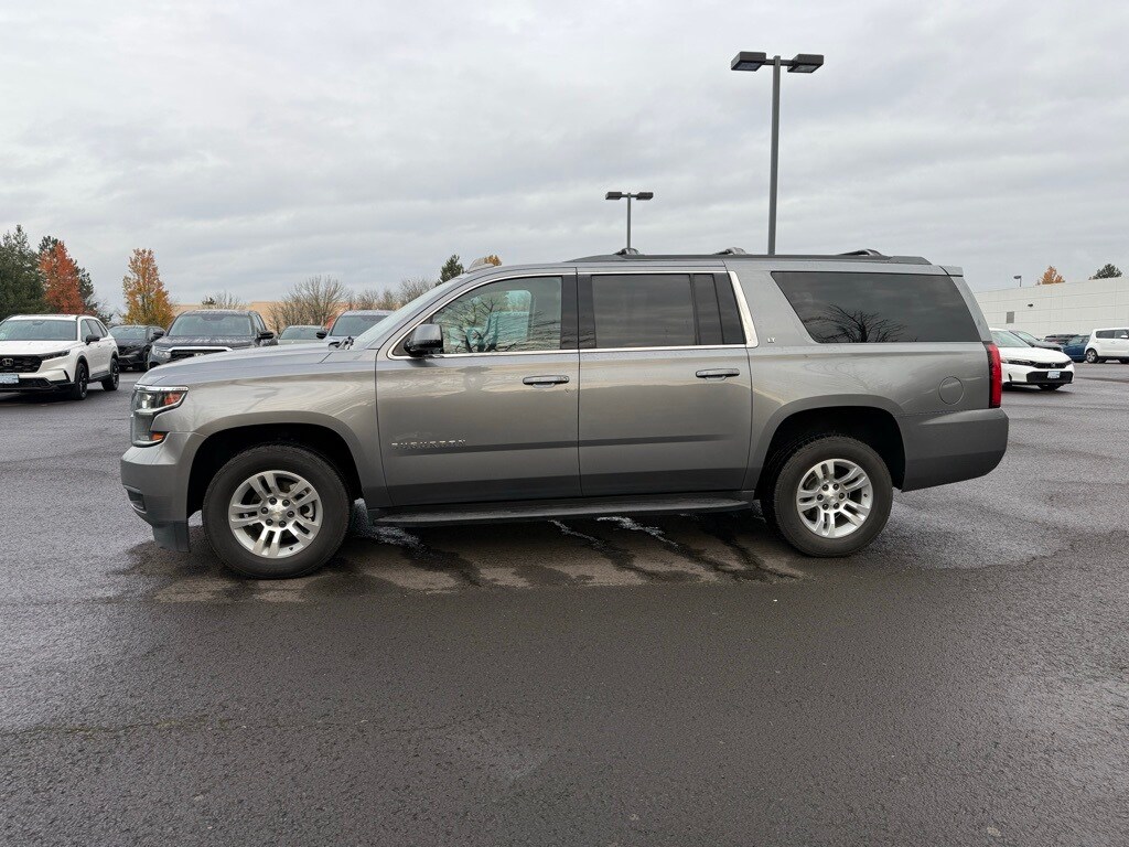 2020 Chevrolet Suburban LT photo 4