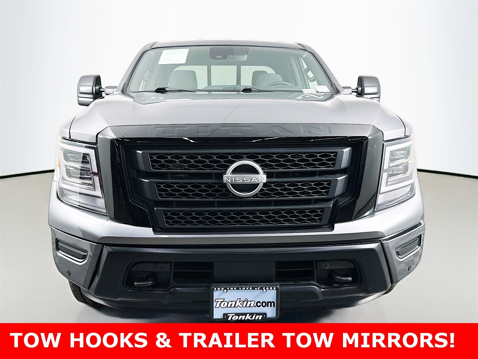 2024 Nissan Titan SV photo 2