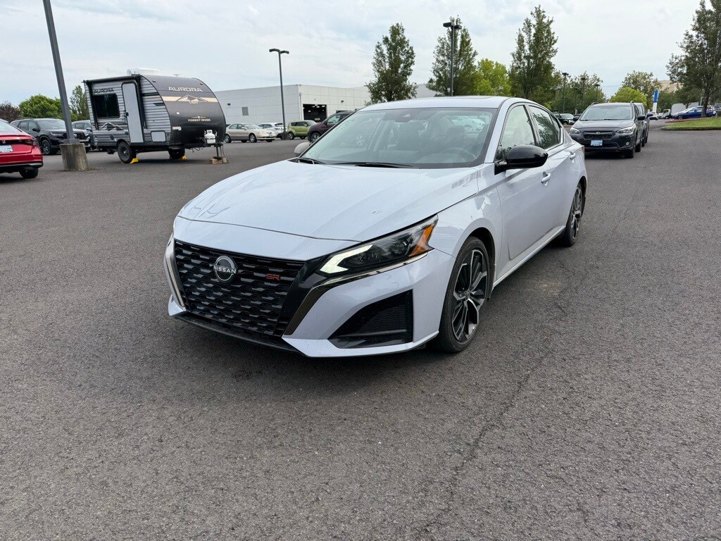 2024 Nissan Altima 2.5 SR photo 2
