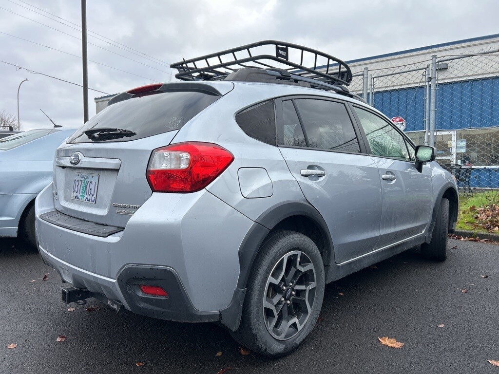 2017 Subaru Crosstrek 2.0i Premium photo 2