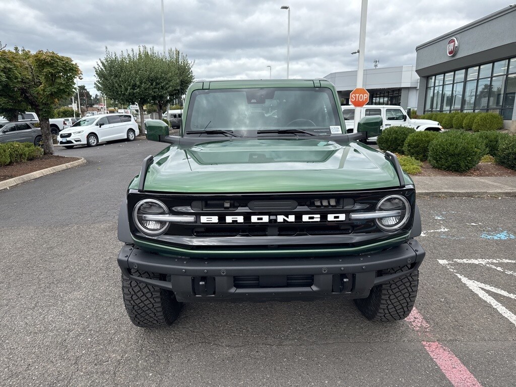 2024 Ford Bronco Outer Banks photo 2
