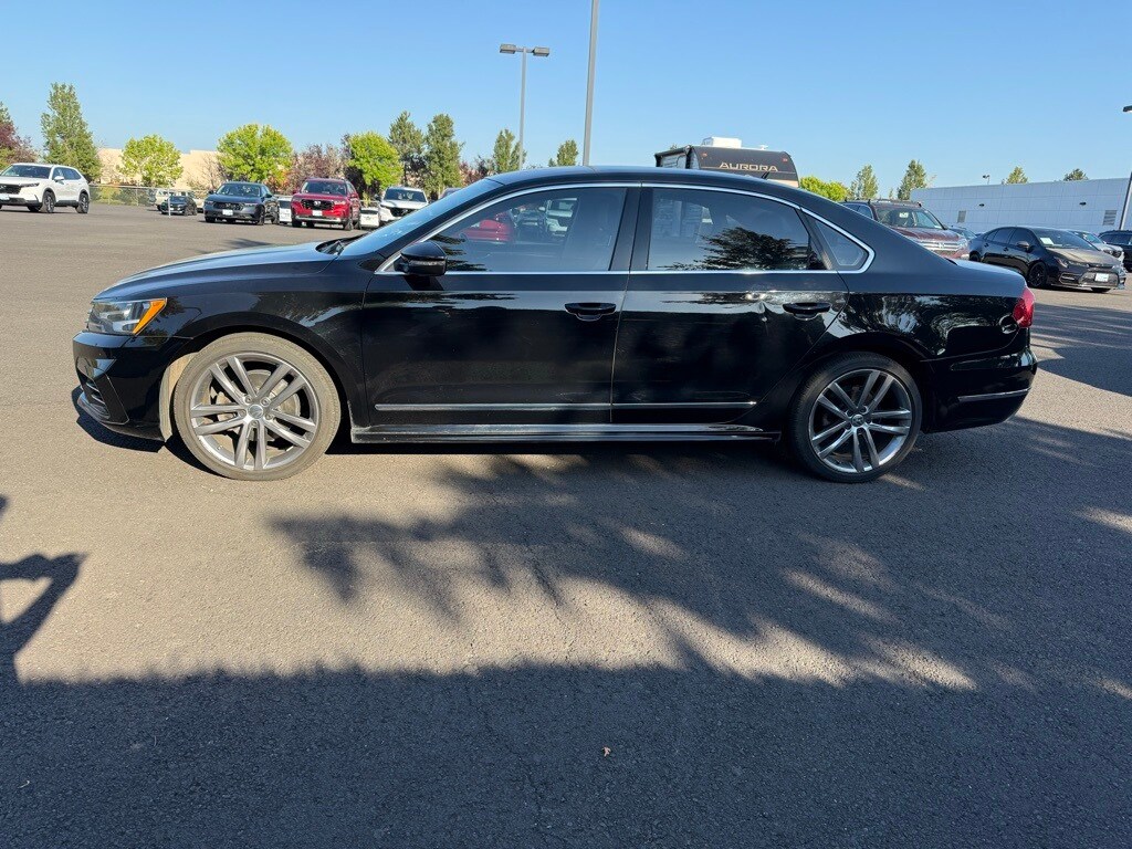 2016 Volkswagen Passat R-Line photo 4