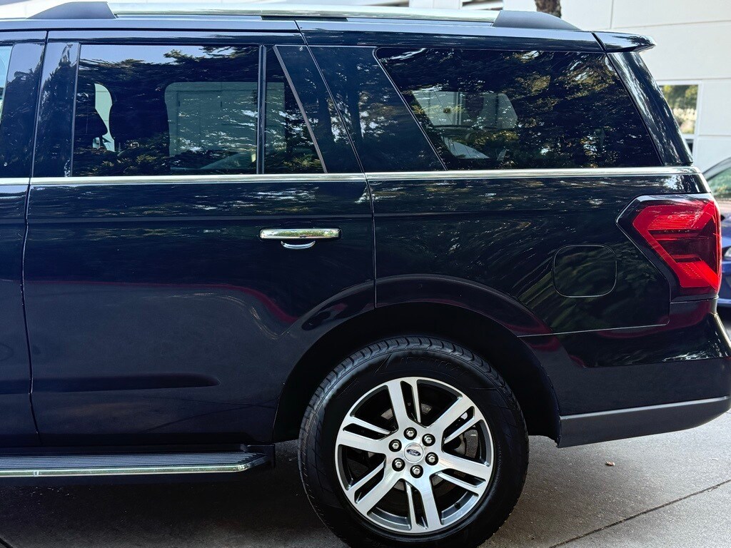 2023 Ford Expedition Limited photo 3