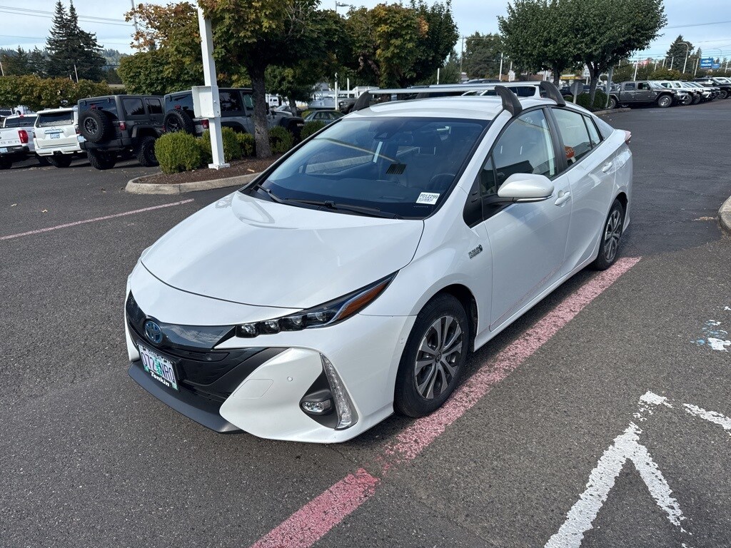 2022 Toyota Prius Prime Limited photo 2