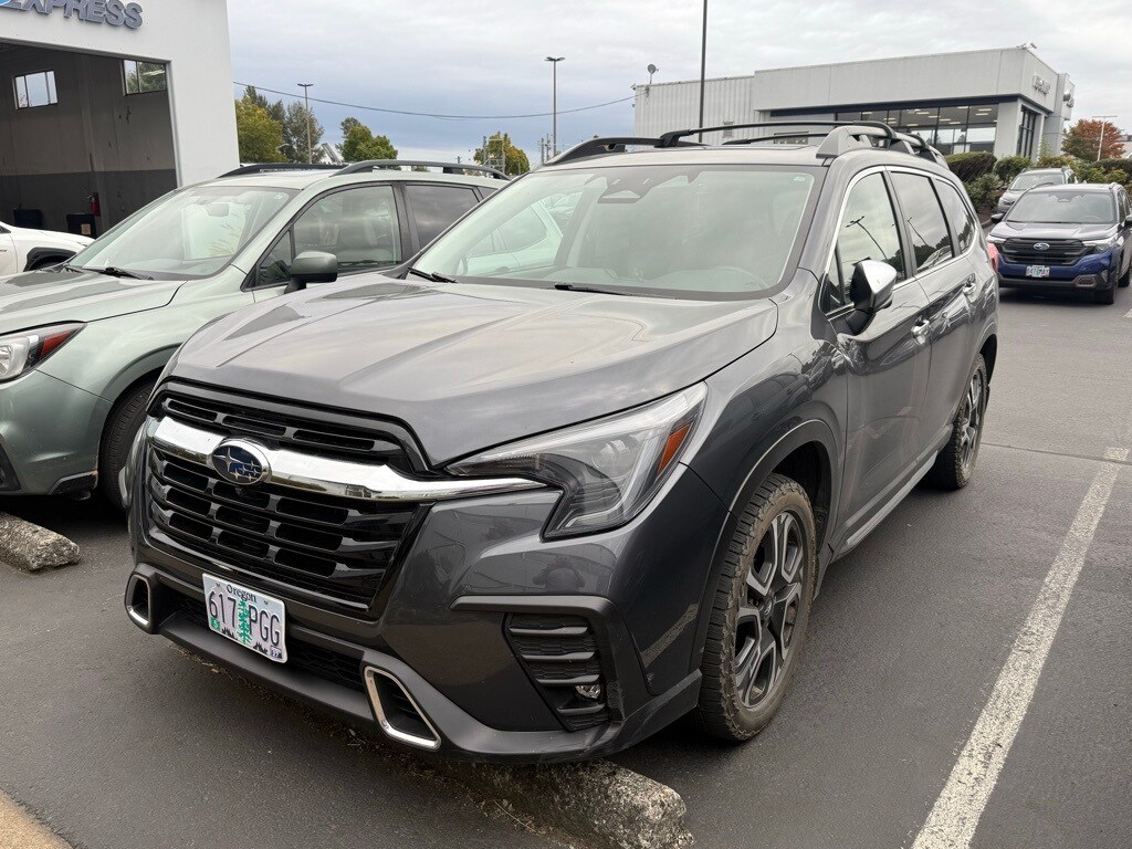 2023 Subaru Ascent Touring photo 3