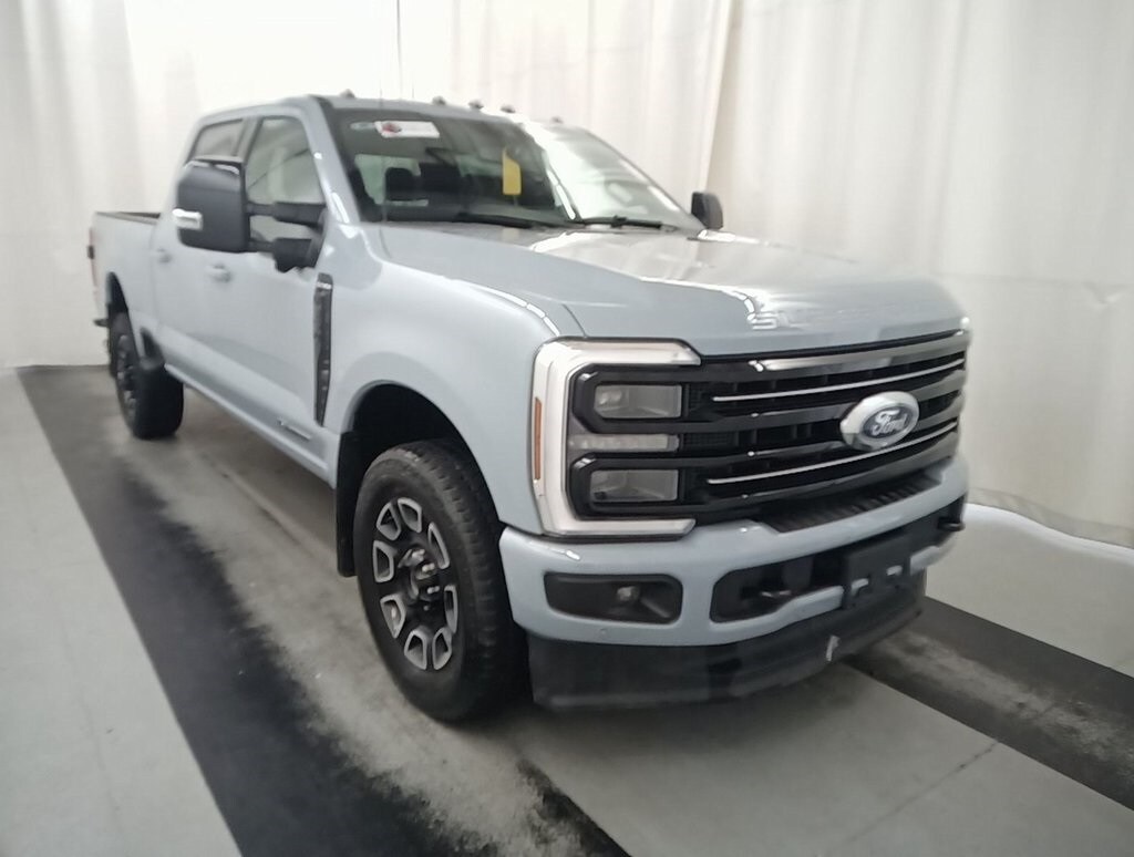 2025 Ford F-350 Platinum photo 2