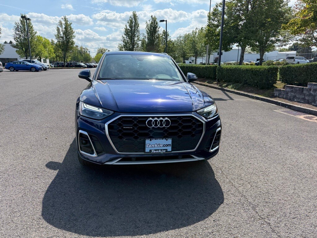 2022 Audi Q5 45 S line Premium photo 2