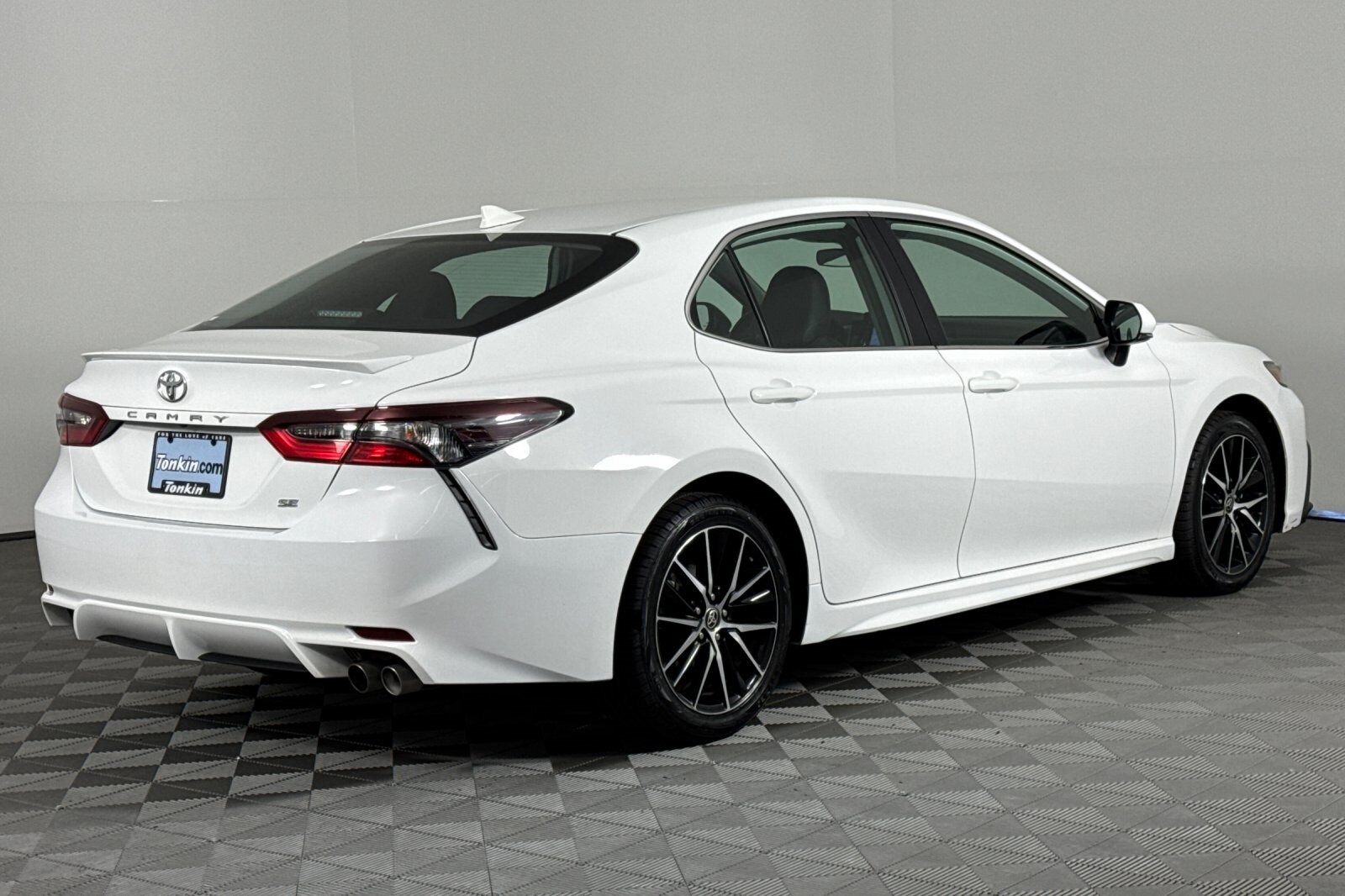 2024 Toyota Camry SE photo 4