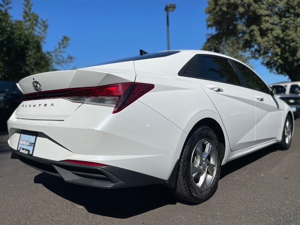 2022 Hyundai Elantra SE photo 4