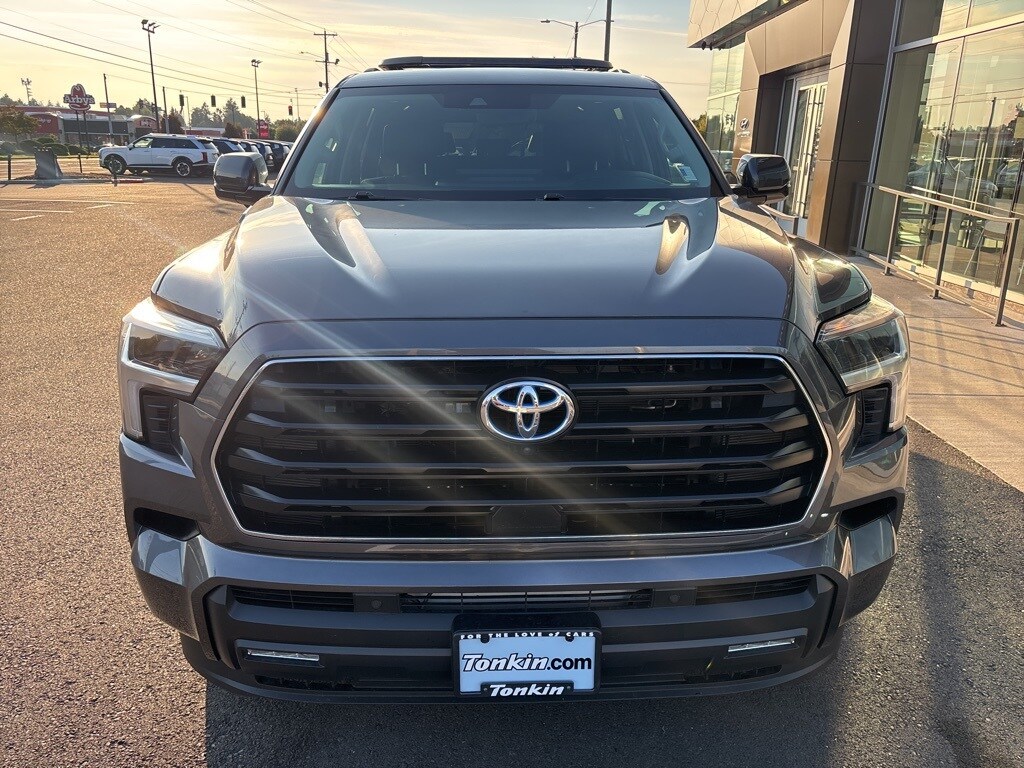 2024 Toyota Sequoia SR5 photo 2