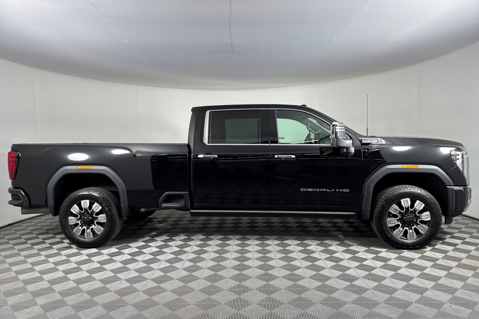 2024 Gmc Sierra 3500 HD Denali photo 2