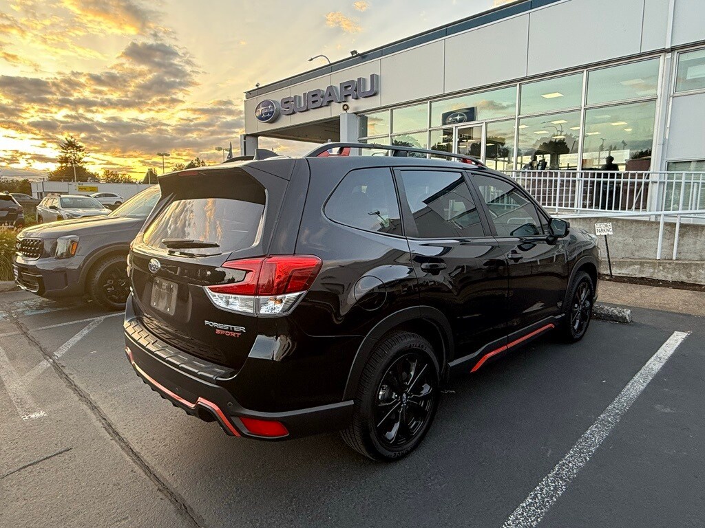 2022 Subaru Forester Sport photo 2
