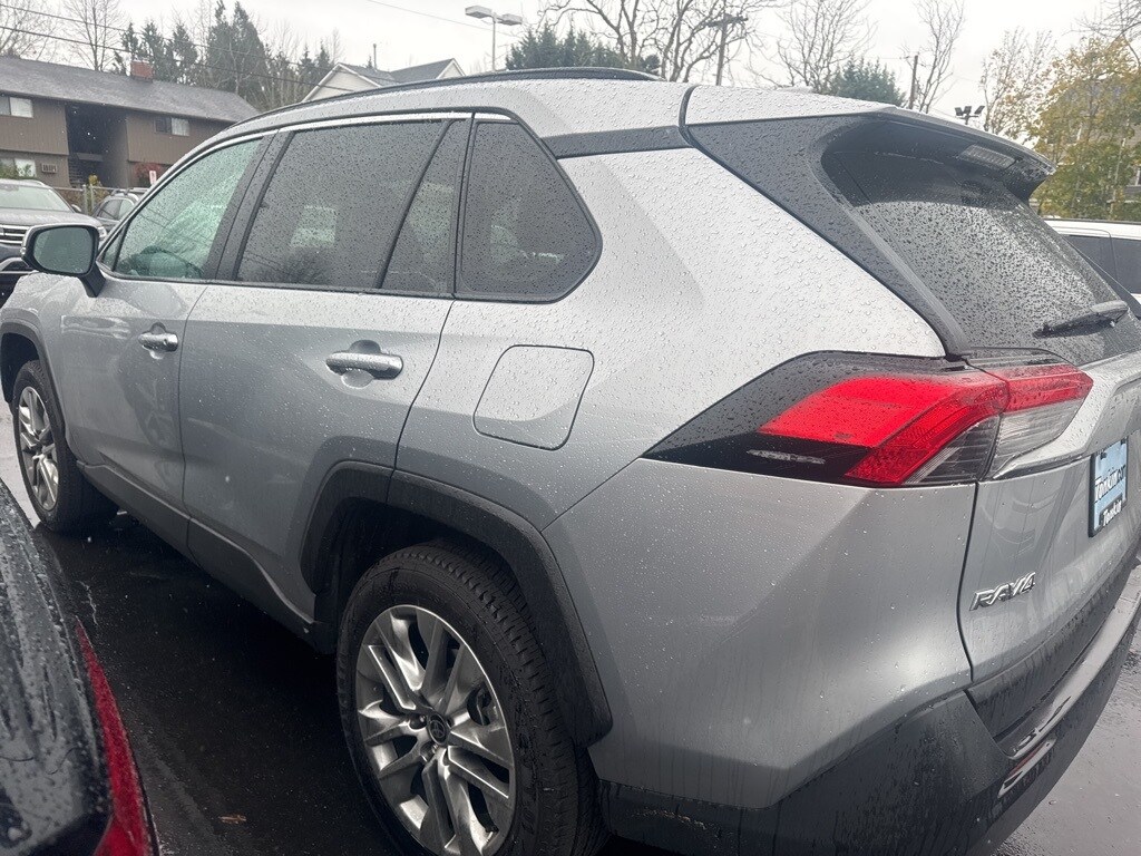 2024 Toyota RAV4 XLE Premium photo 3