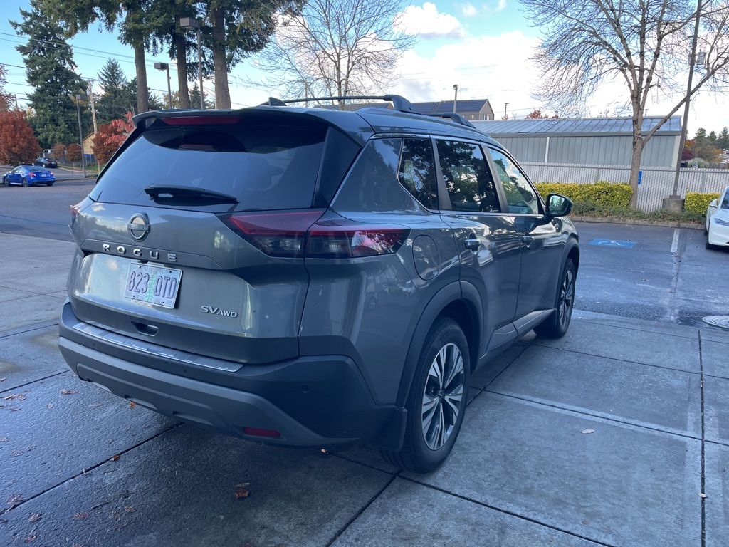 2022 Nissan Rogue SV photo 2