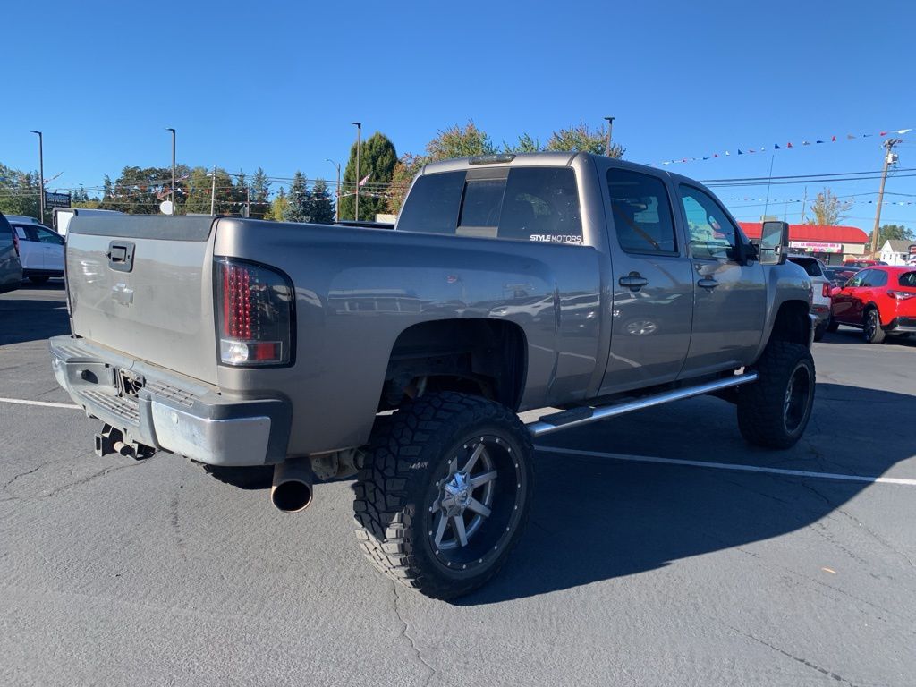 2013 Chevrolet Silverado 2500HD LTZ photo 3