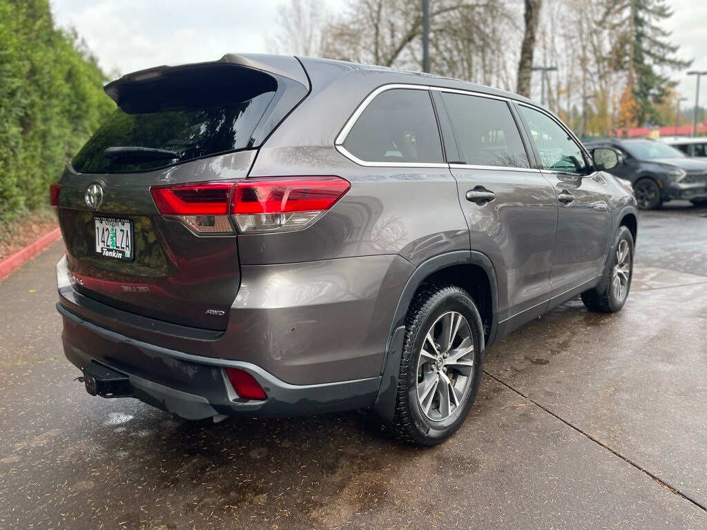 2019 Toyota Highlander LE photo 4