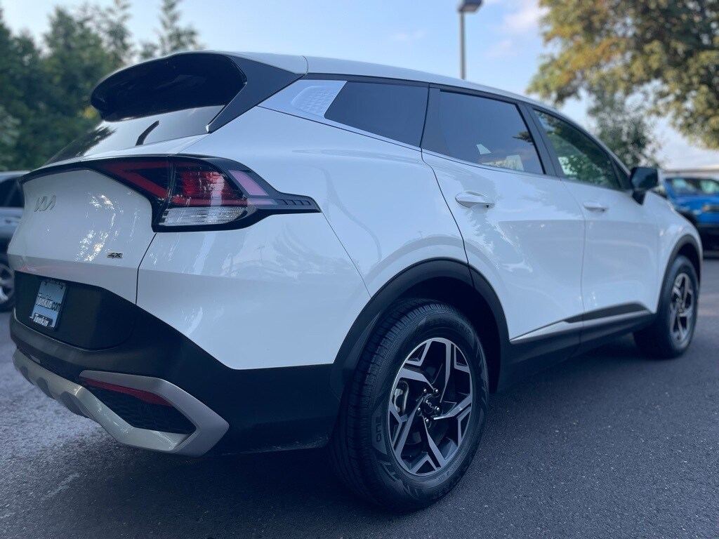 2024 Kia Sportage LX photo 4