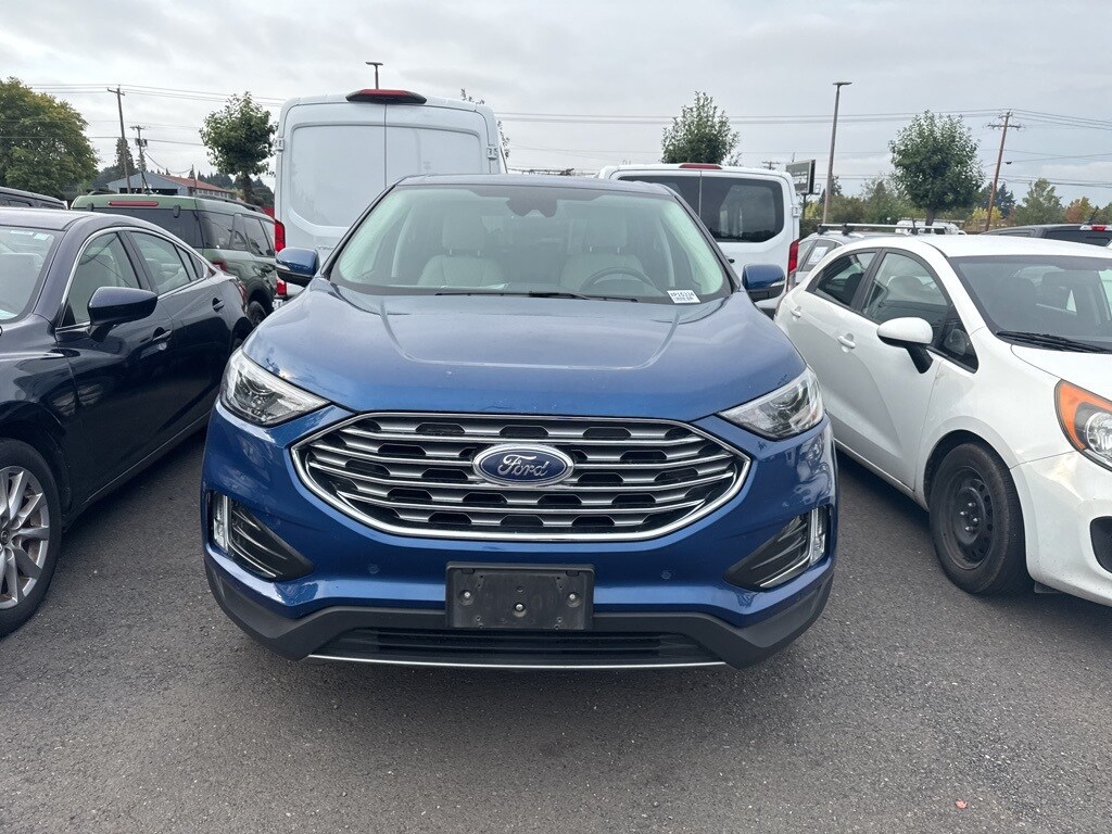 2023 Ford Edge Titanium photo 2