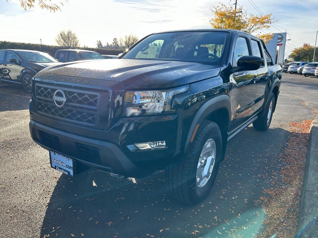 2024 Nissan Frontier SV photo 3
