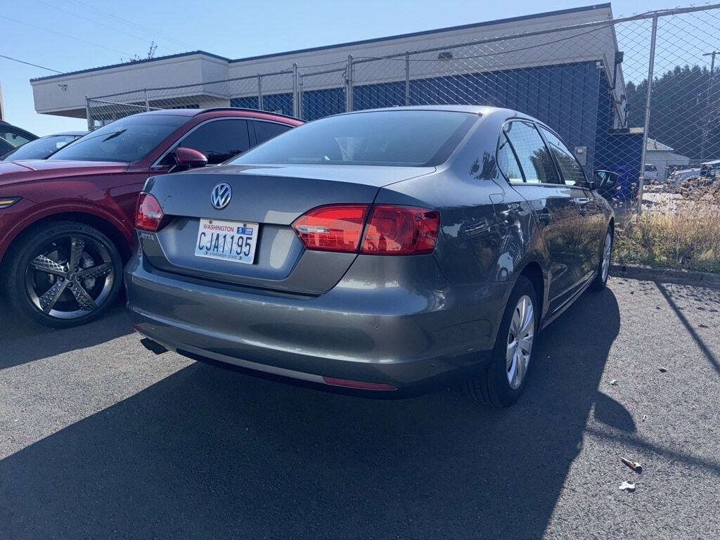 2013 Volkswagen Jetta 2.0 Base photo 2