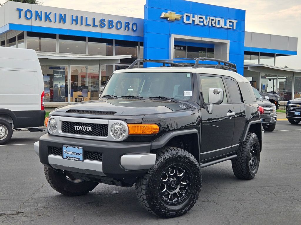 2014 Toyota FJ Cruiser Base photo 2