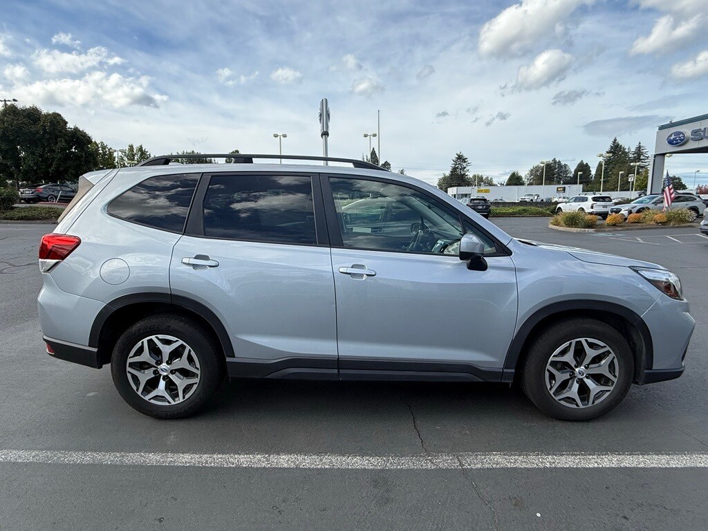 2021 Subaru Forester Premium photo 2