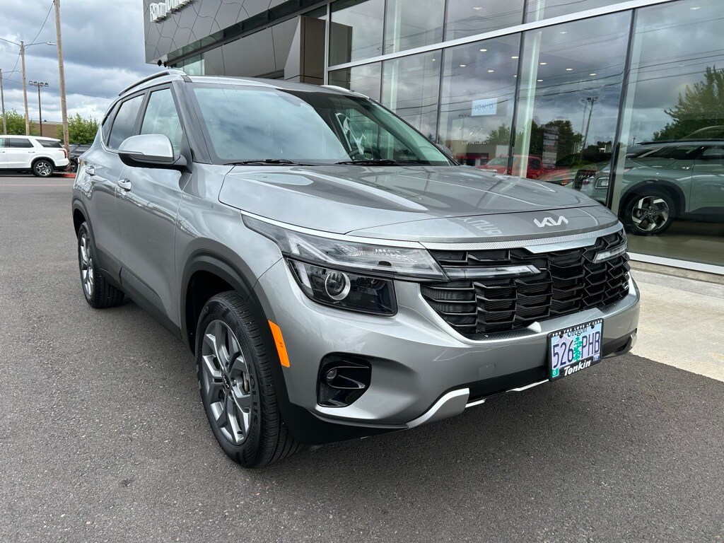 2024 Kia Seltos S photo 2