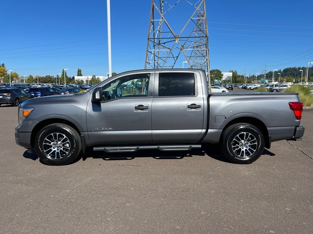 2023 Nissan Titan SV photo 3