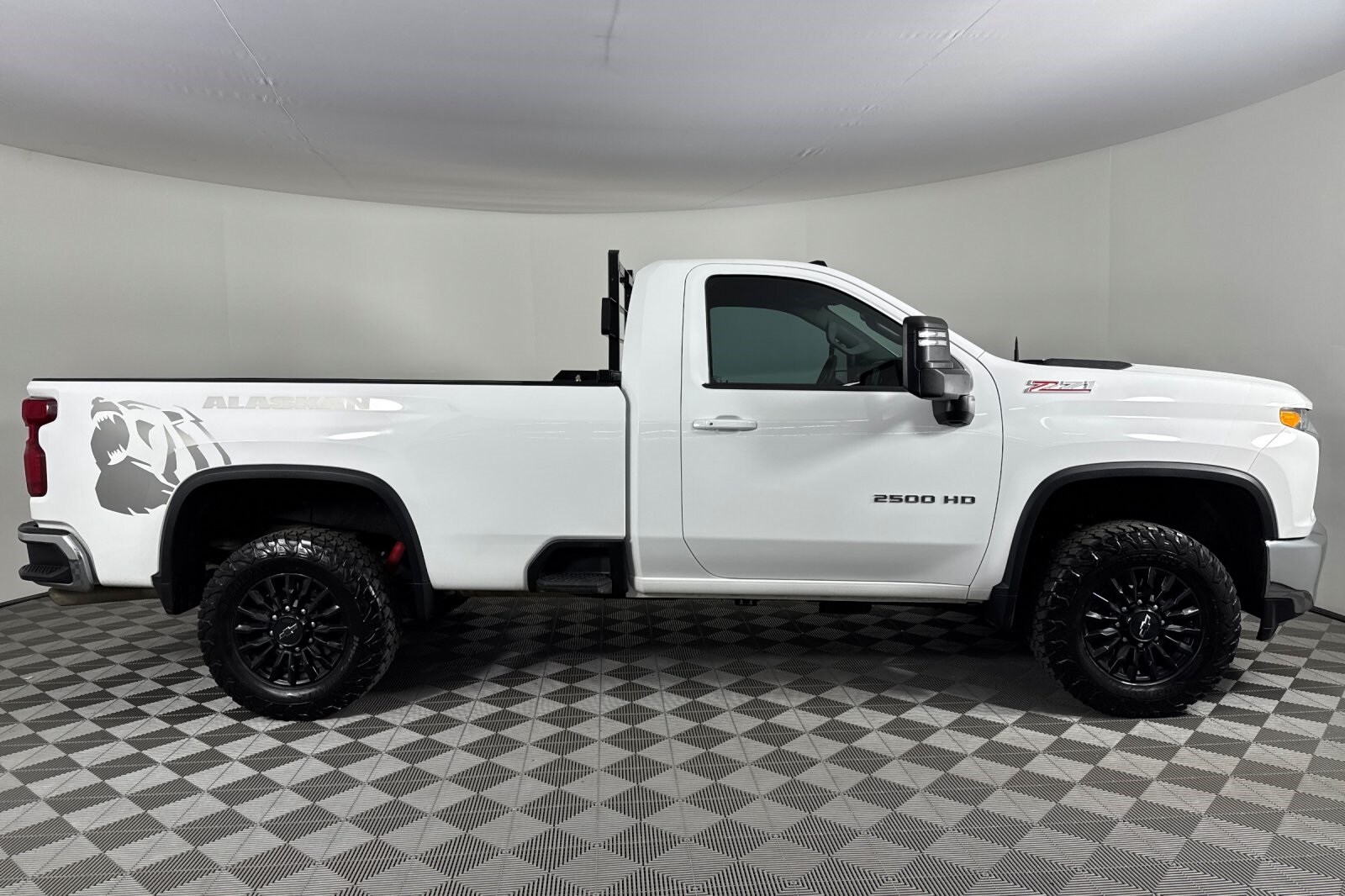 2023 Chevrolet Silverado 2500HD LT photo 3