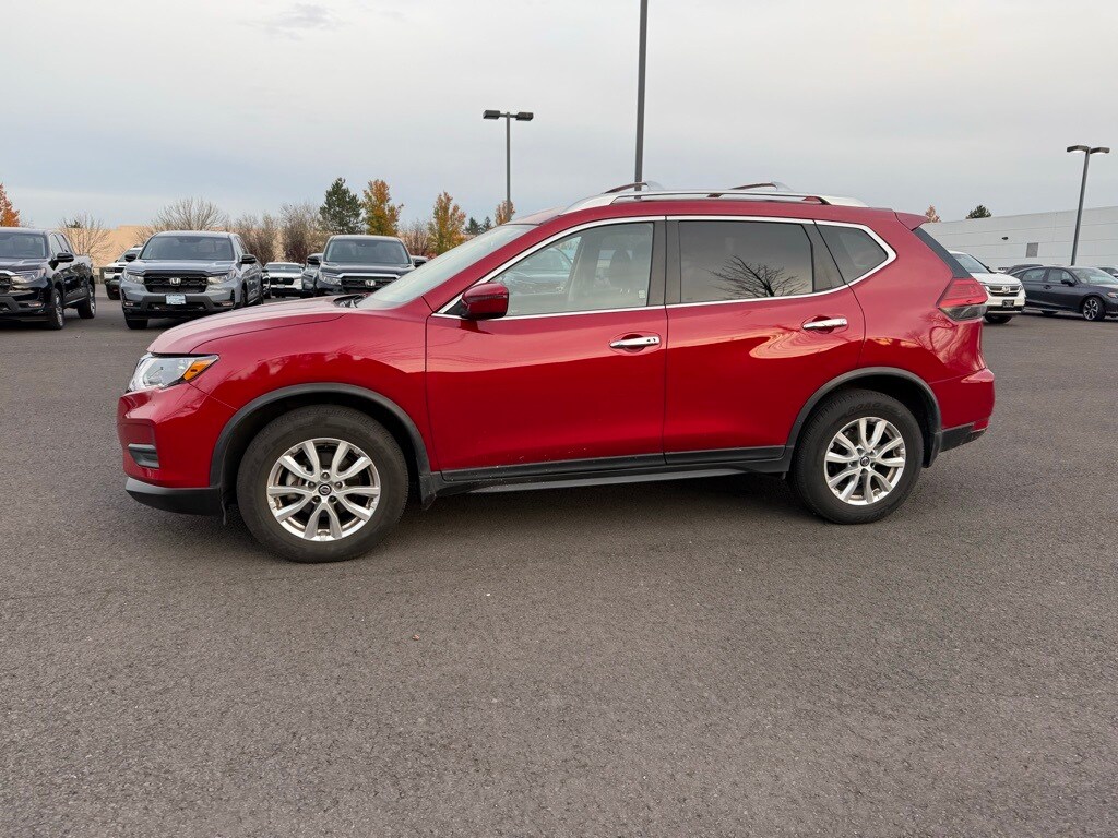 2017 Nissan Rogue SV photo 2