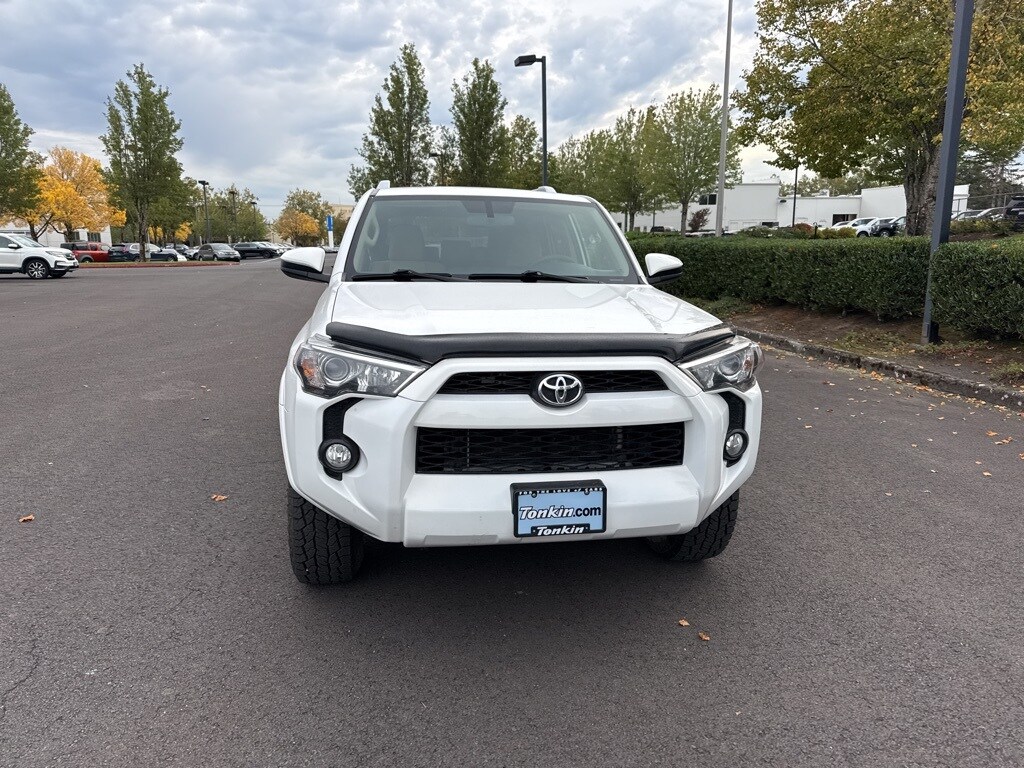 2017 Toyota 4Runner SR5 photo 2