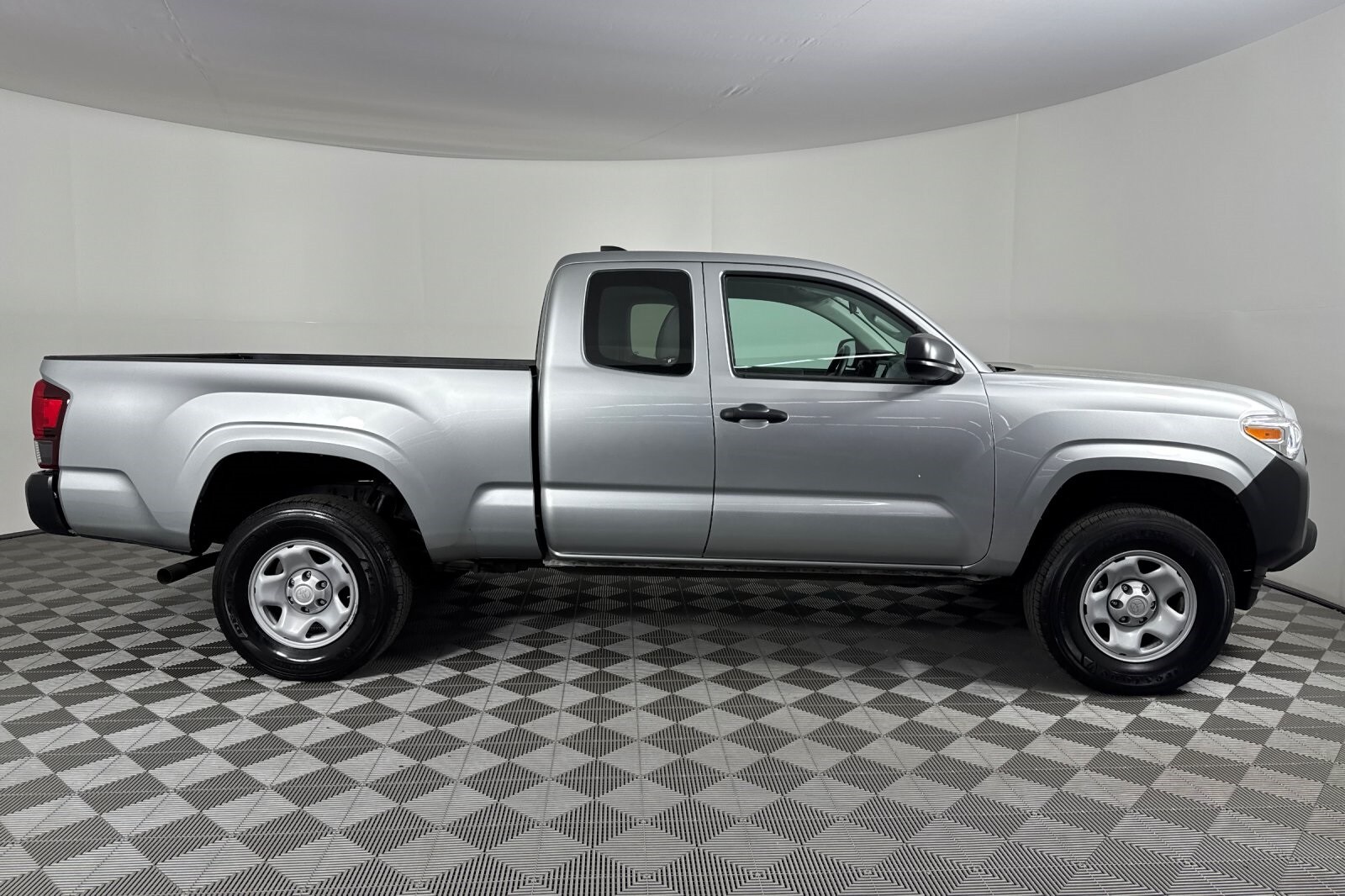 2023 Toyota Tacoma SR photo 3