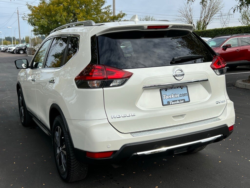 2019 Nissan Rogue SV photo 3